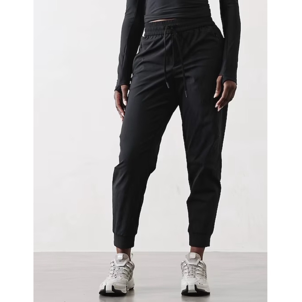 Athleta TREKKI black mid rise pull on Black Women's Jogger Pants size medium